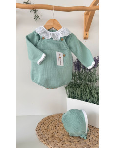 Conjunto de punto verde menta con cuello bordado